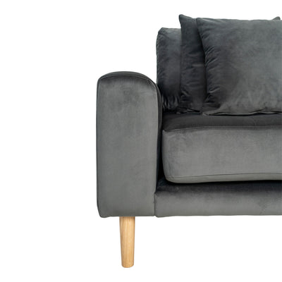 Lido Lounge Sofa - Lounge Sofa, højrevendt i mørkegrå velour med fire puder og natur træben, HN1013