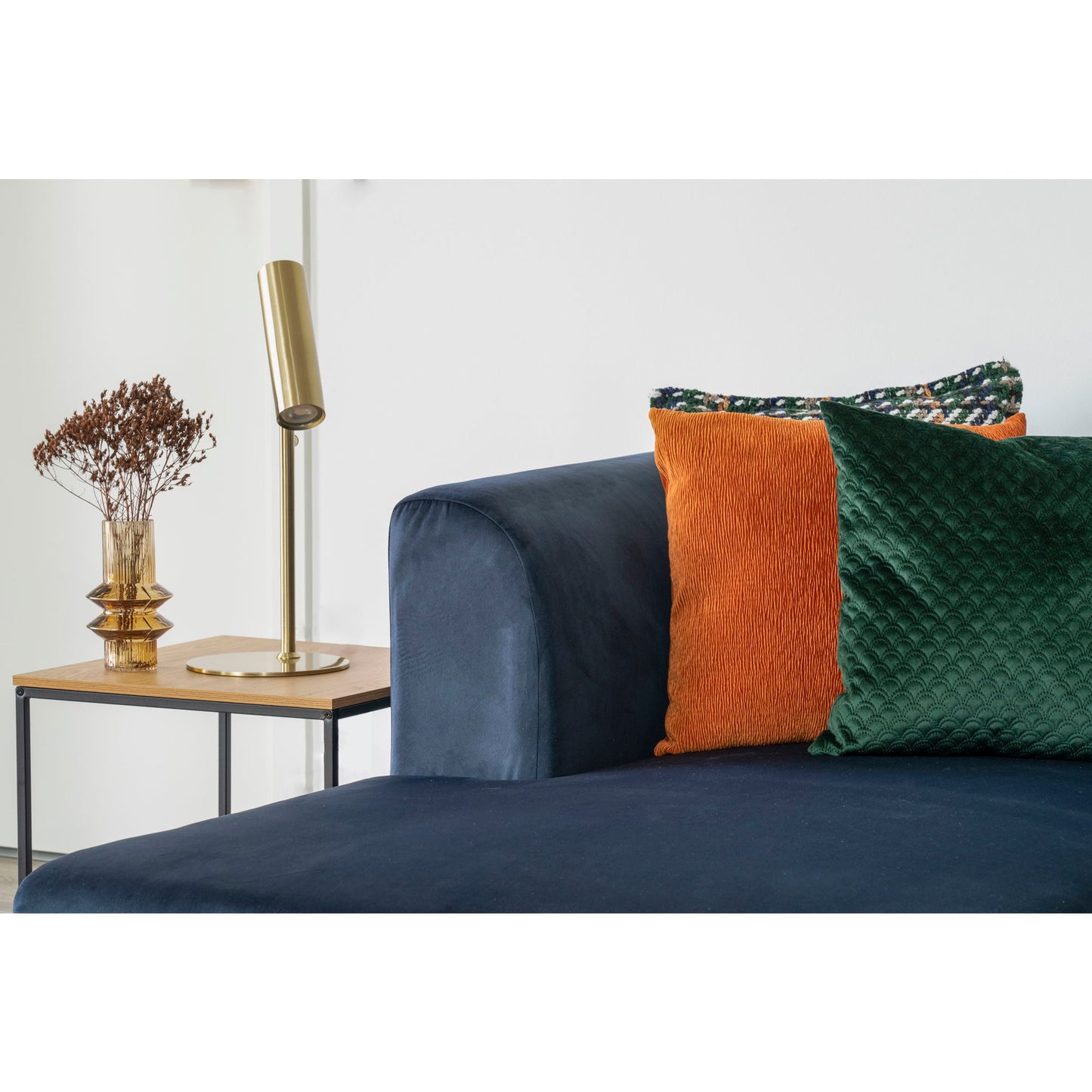 Vita Hjørnebord - Hjørnebord, egetræslook, sort stel  45x45x45 cm