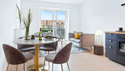 Bolzano Spisebord - Spisebord, marmor look bordplade, hvid, messing look base ø110x75 cm