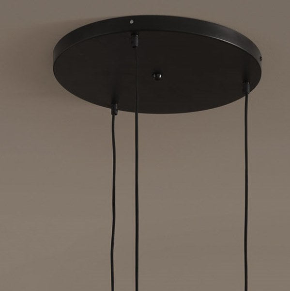 Sort metal loftslampe i industri design - Triangelformet