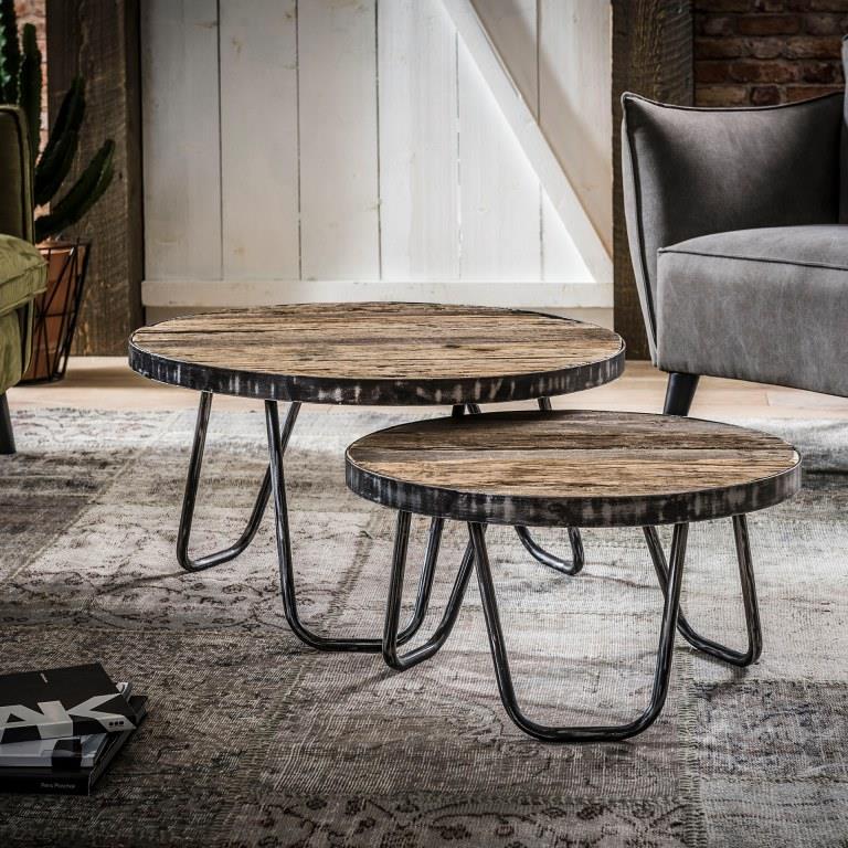 To sofaborde i genbrugstræ - Patineret metal.