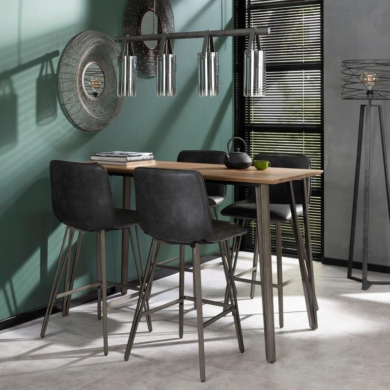 Barstol i sort metal med V-ben og sort PU læder