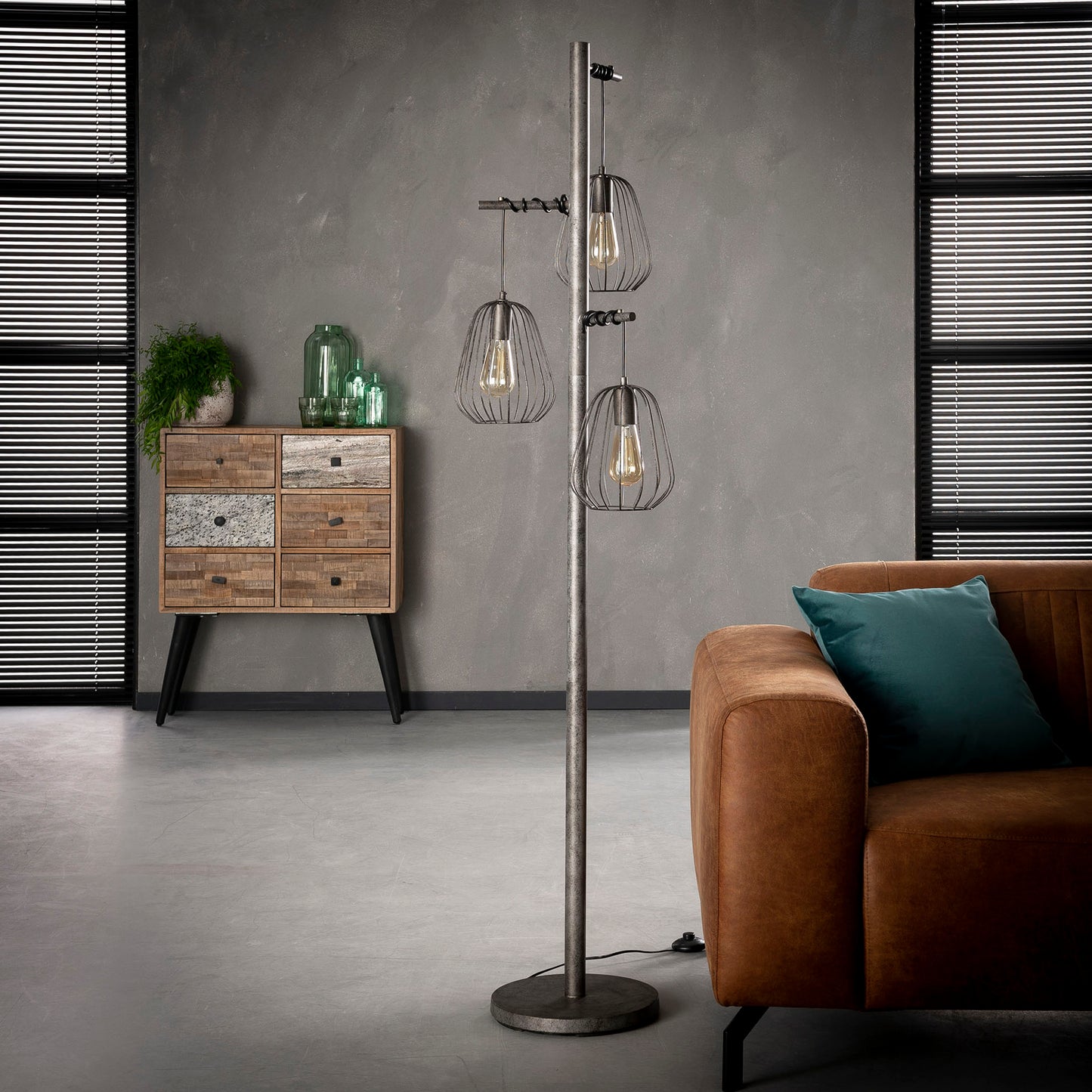 Gulvlampe med gitter look.