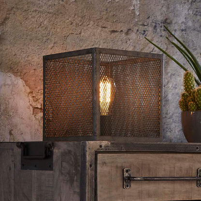 Kubistisk trådnet bordlampe i patineret sølvfarve