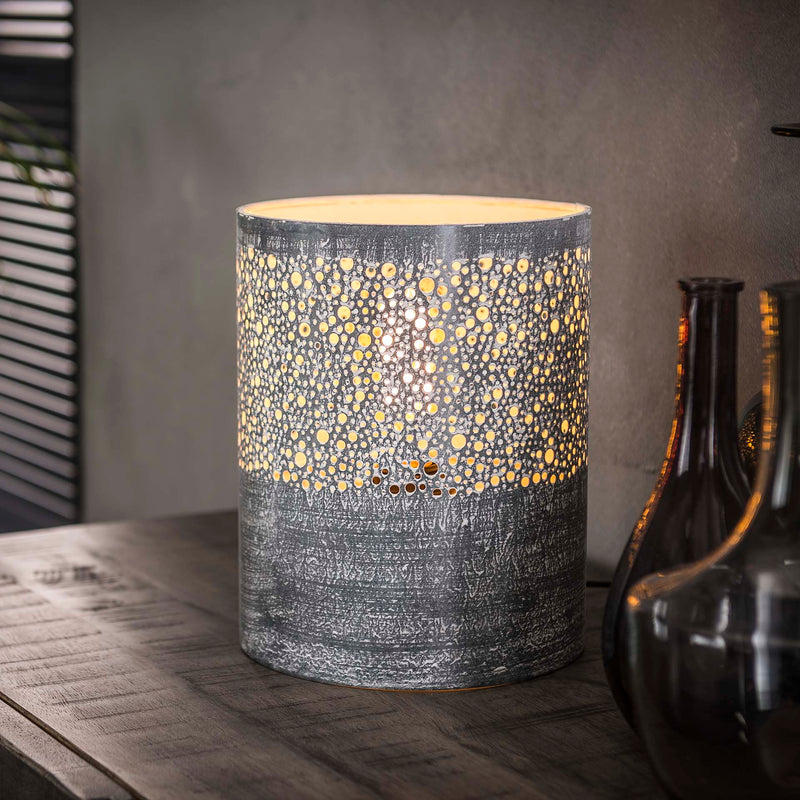 Bordlampe - Rund bordlampe i grå metal, højde 25 cm.