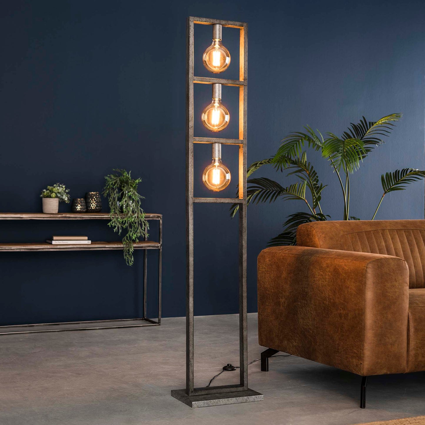 Gulvlampe - Patineret sølv med 3 pærer