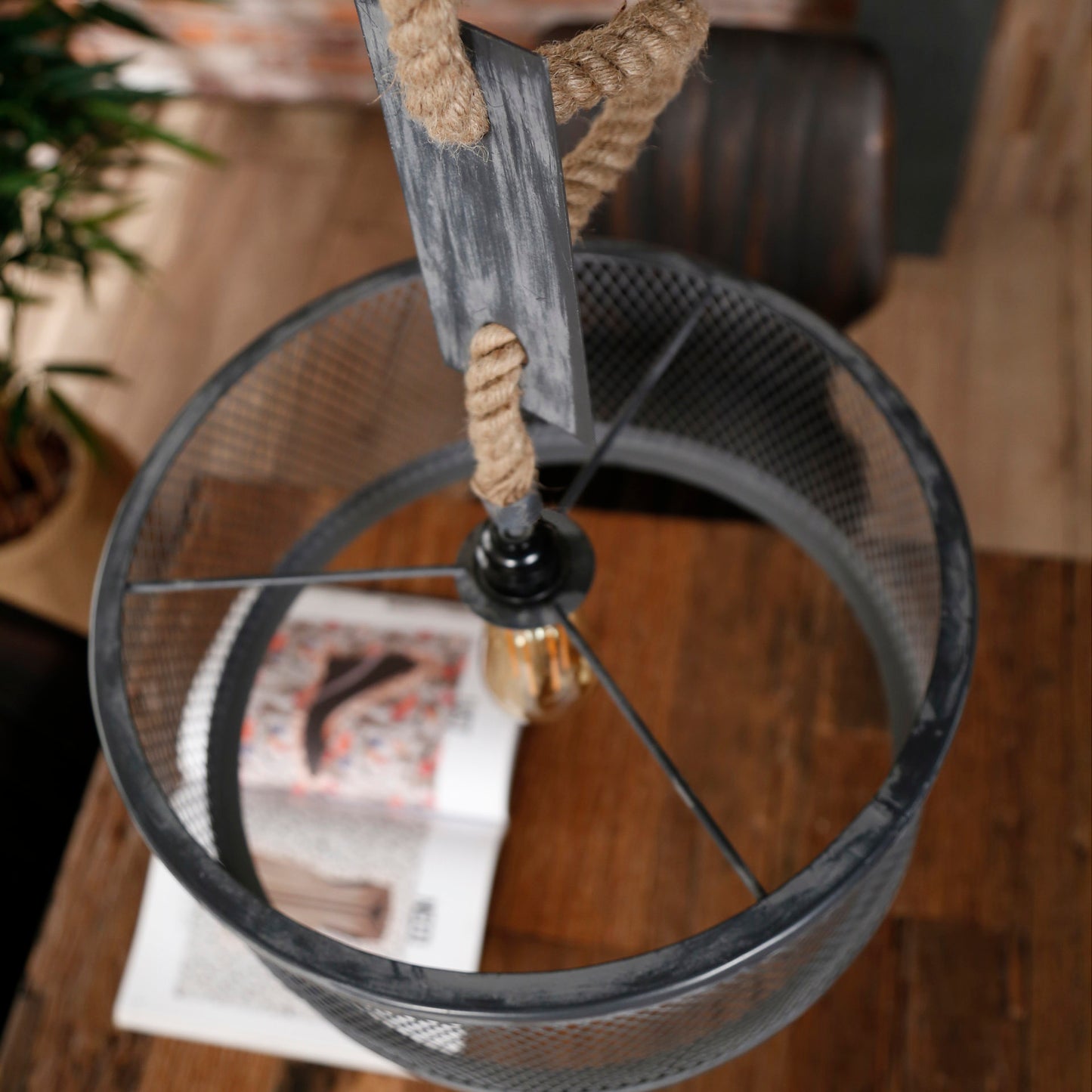 Loftslampe - Skærm i grå gitter design