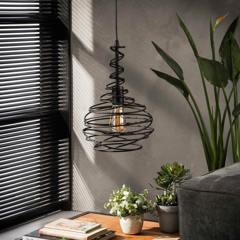 Loftslampe - Koniske vindinger i sort metal.