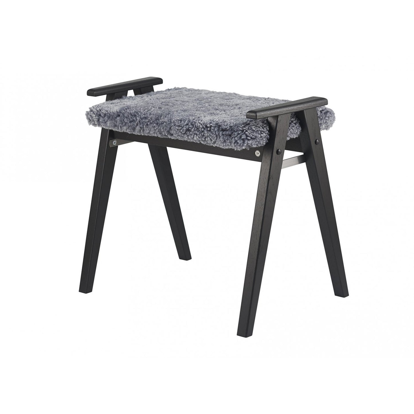 Alme bænk med fåreskind - Sortbejdset eg