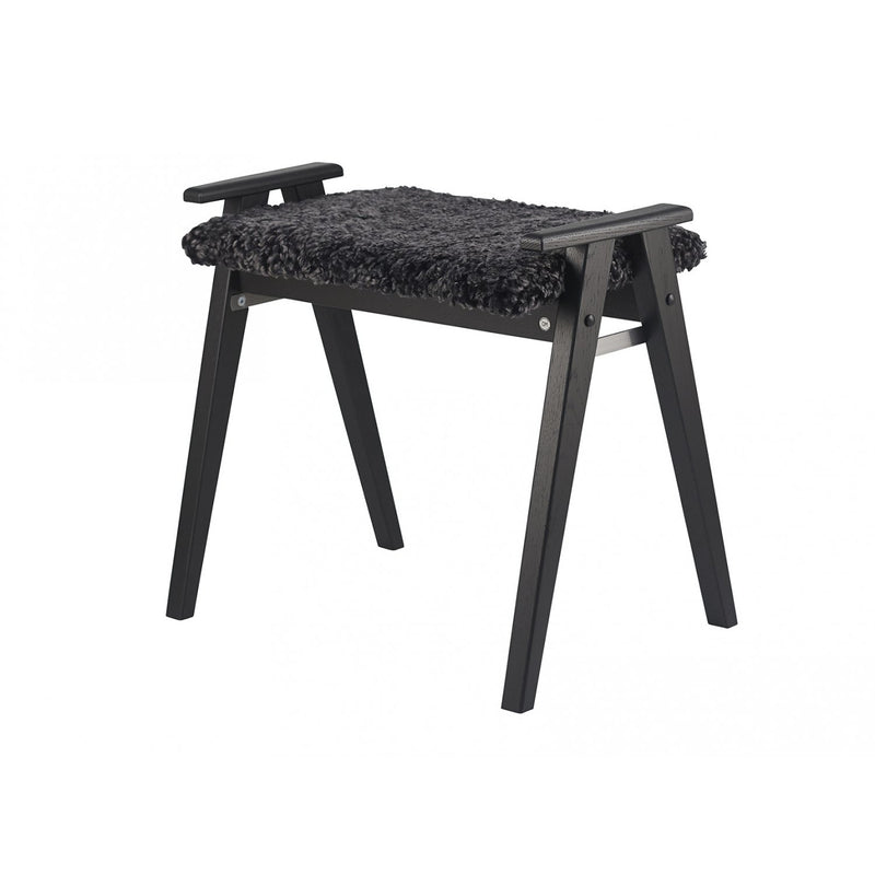 Alme bænk med fåreskind - Sortbejdset eg