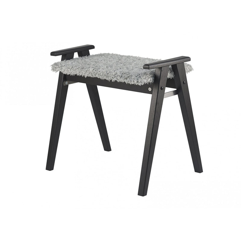 Alme bænk med fåreskind - Sortbejdset eg