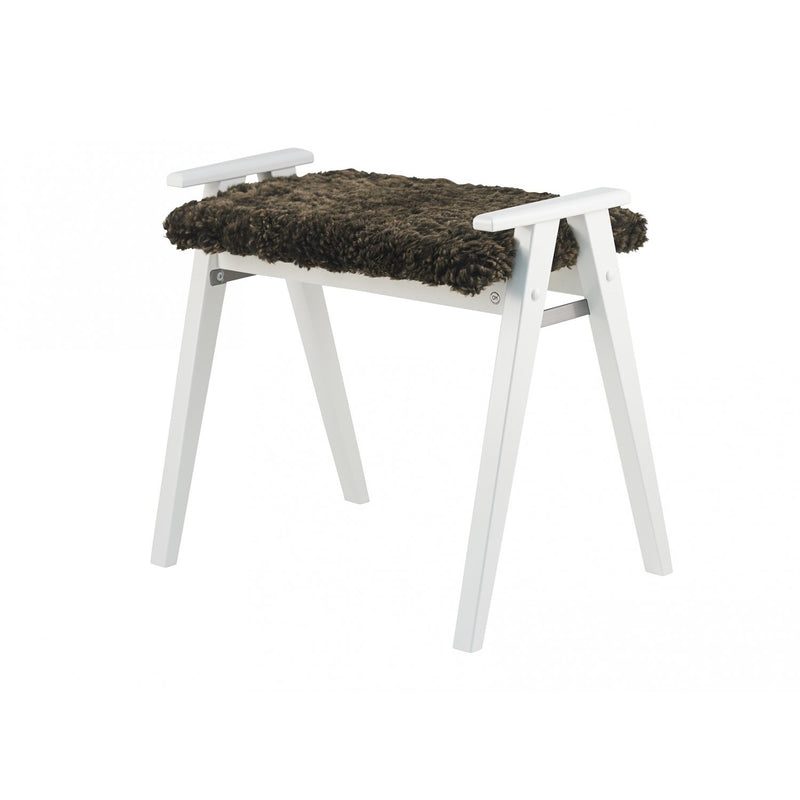 Alme bænk med fåreskind - Hvidlakeret eg