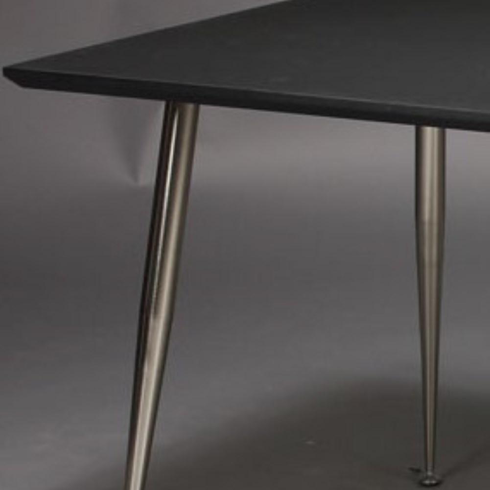 Skrivebord, sort højtrykslaminat, metal ben 140 x 70 cm.