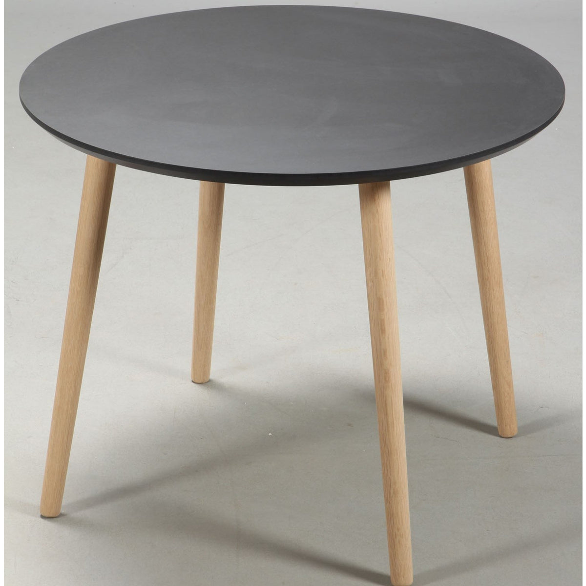 Spisebord, sort linoleum, egeben, ø 110 cm.